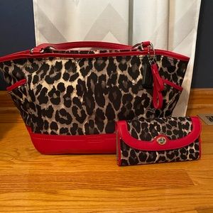 Authentic Coach Large Fabric/Leather Purse &Wallet